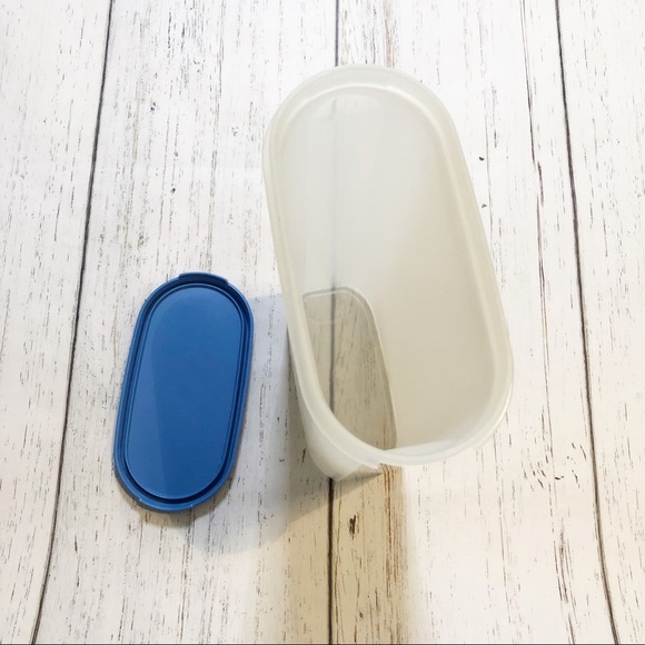 Tupperware vintage food storage container cereal, dry goods kitchenware sheer - Picture 7 of 7